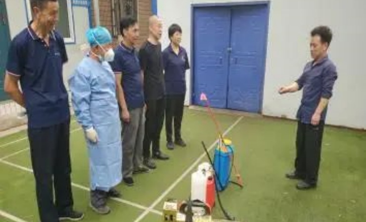 环保科开展专项灭蚊蝇行动