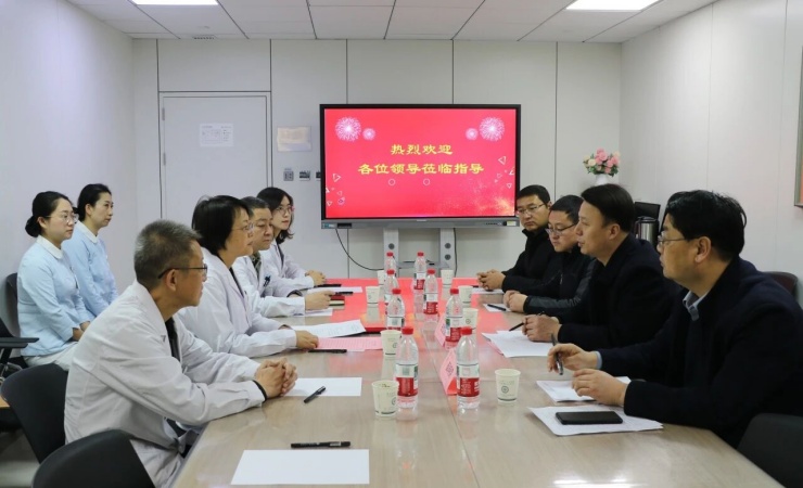 平凉市崇信县卫健局局长班文魁一行来我院进行眼科专科交流