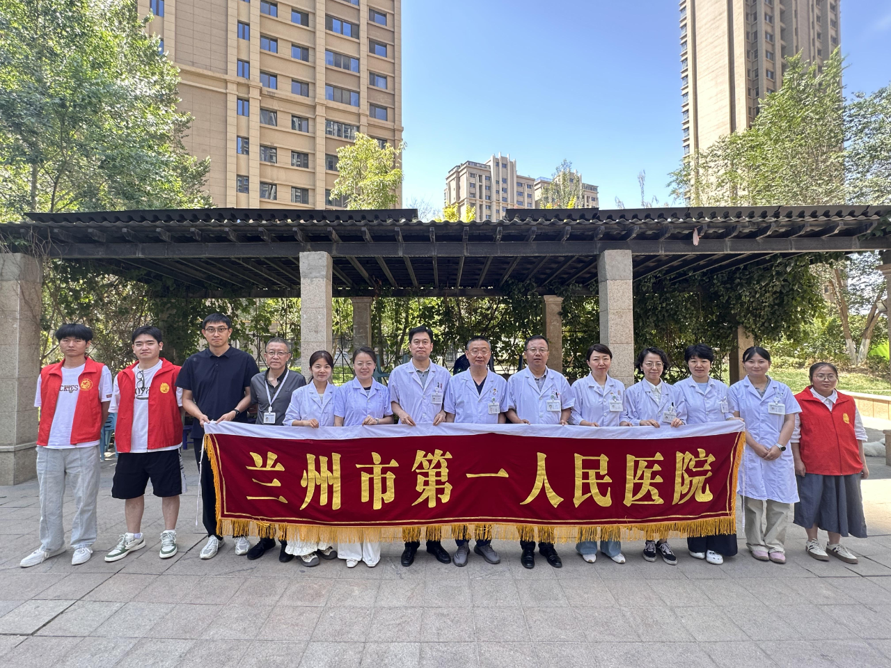 【市一新闻】我院走进碧桂园社区开展多学科联合公益义诊活动