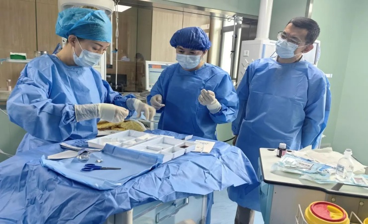 我院新生儿科成功开展首例脐静脉置管术，为危重新生儿打通“生命通道”