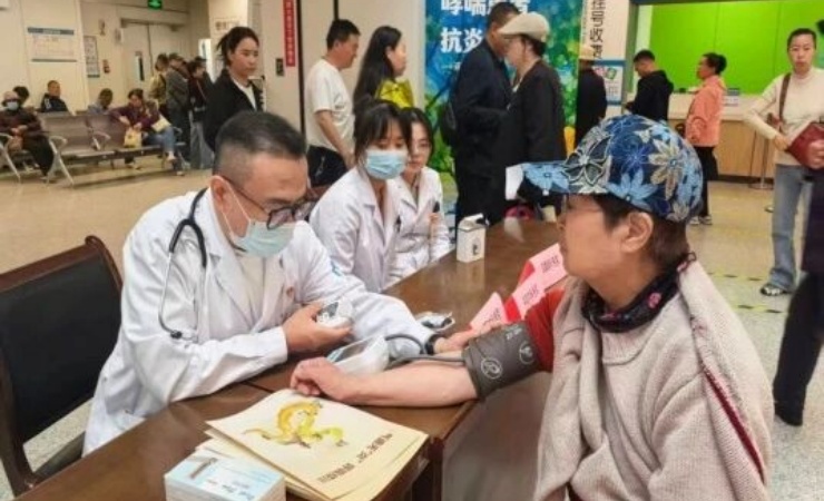 【市一新闻】呼吸内科开展“2026年世界哮喘日”大型义诊活动  守护呼吸健康暖金城