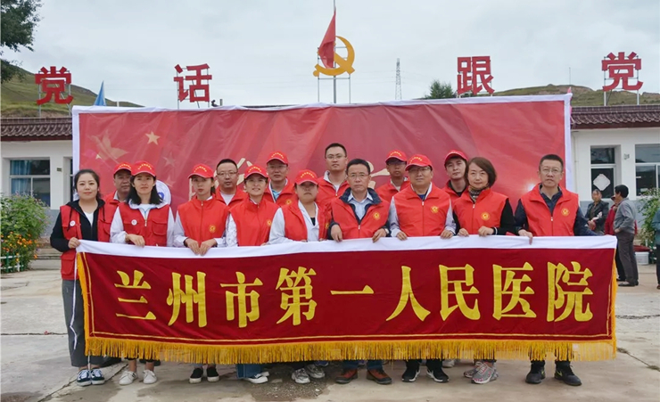 【风雨不改·我们同在】他们走进乡村奉献爱心开展义诊...