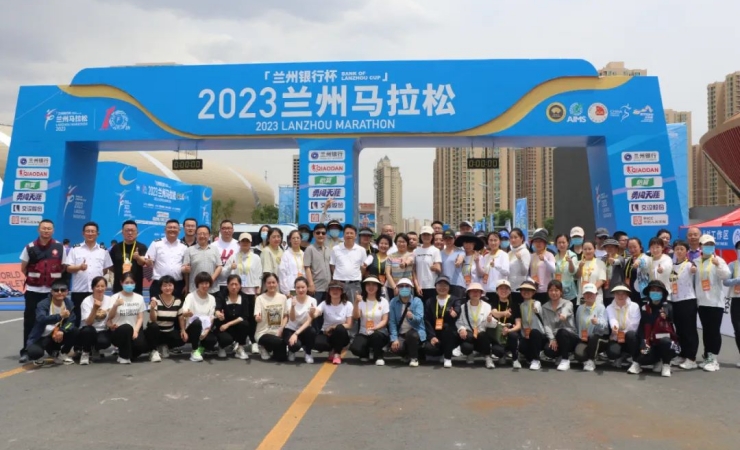 【着力提升突发事件应急处置能力】我院顺利完成2023兰州马拉松医疗保障任务