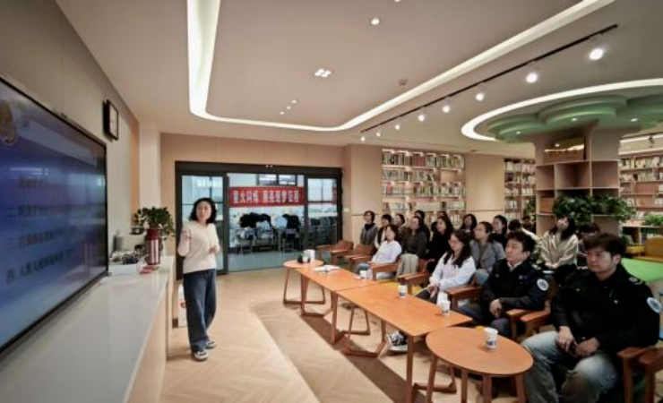 【市一新闻】健康管理中心走进兰州市第六十中学开展健康宣教讲座