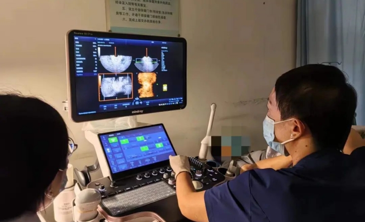 我院功能科在“中国医师节”之际开展女职工盆底超声义诊活动